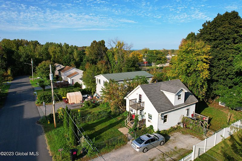 3rd image of 71 Peck Avenue