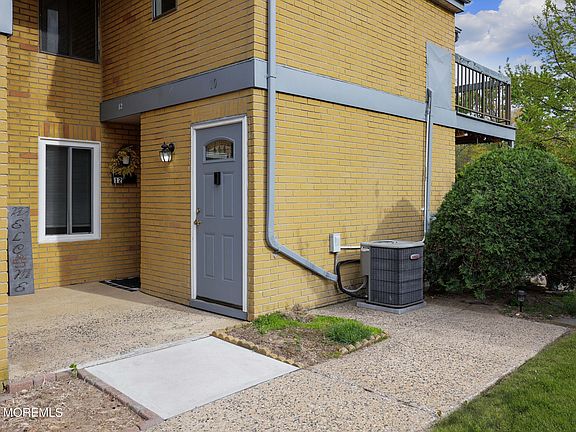 2nd image of 10 Newport Court #B20