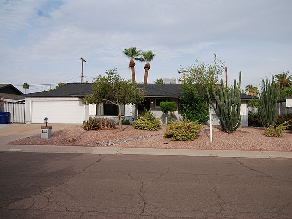 2nd image of 1608 N Sunset Dr