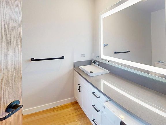 5th image of 2845 Marine Dr #5