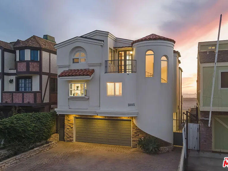 1005 Ocean Dr — Photo 2