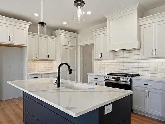 4th image of 2227 Green Leaf Cir