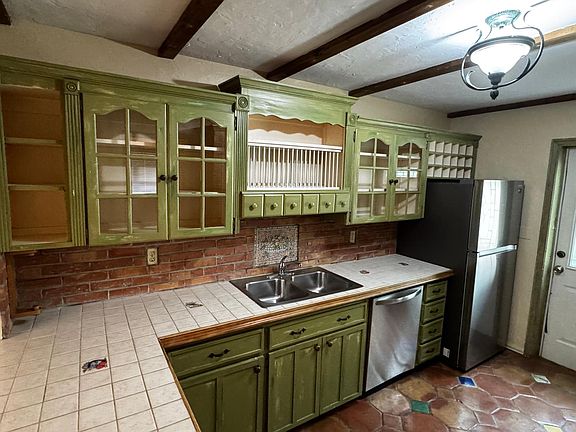 4th image of 319 Sunset Rd APT A