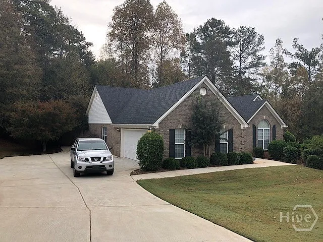 225 Lexington Cir — Photo 1