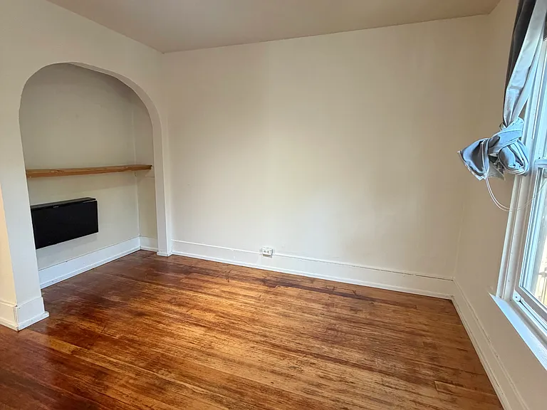 2703 E Union St #F — Photo 4