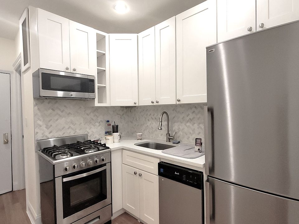 1st image of 3149 Broadway APT 6