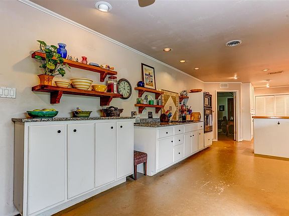 5th image of 511 Ancient Oaks Dr