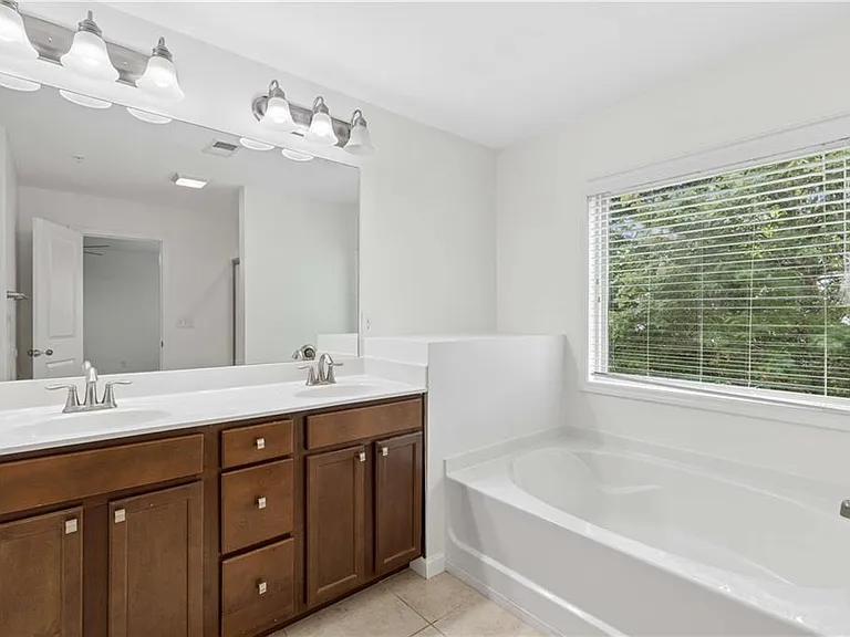 3377 Vintage Cir SE — Photo 24