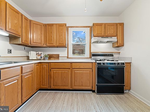 5th image of 7 E Howell Ave #A