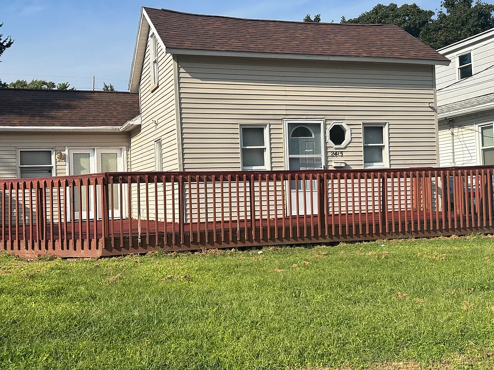 2415 Main St