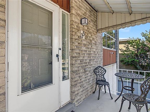4th image of 35 Garden Cres