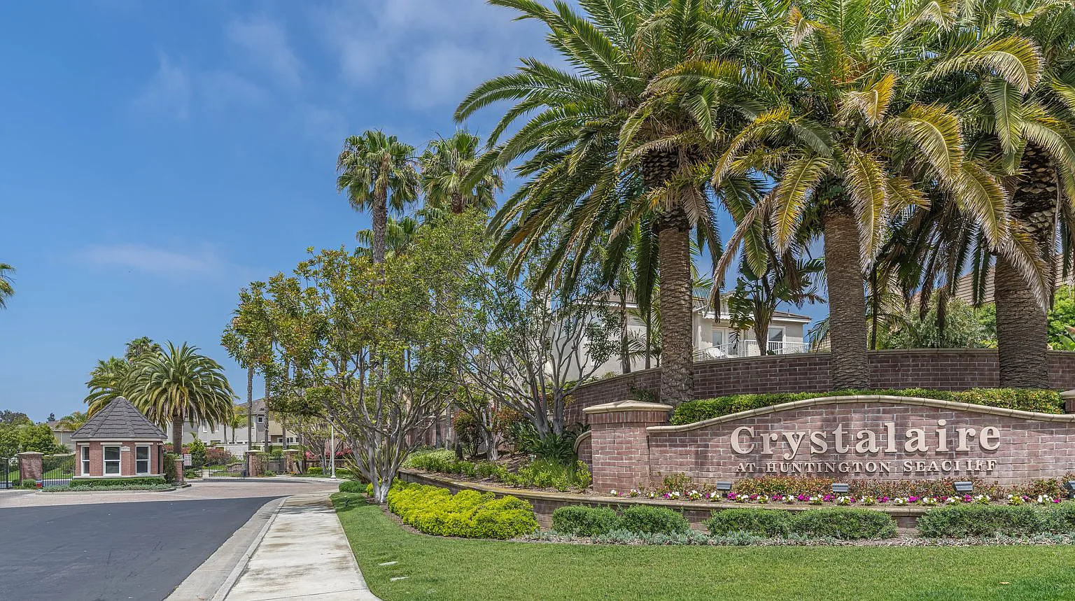 Huntington Beach Home in Gated Community — Photo 2