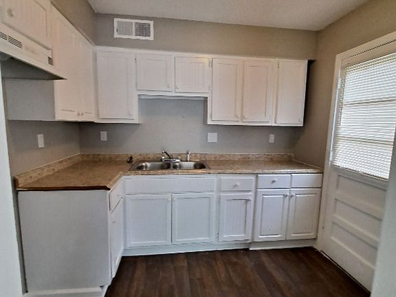 5th image of 2910 Elbert Dr