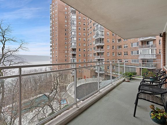 2nd image of 2575 Palisade Ave APT 4-L