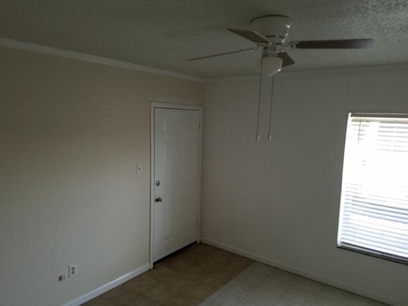 3rd image of 5708 N Palafox St Ste C