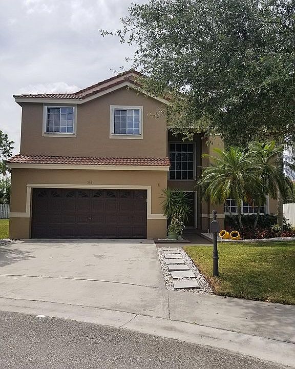 1st image of 555 Cambridge Dr