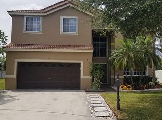555 Cambridge Dr, Weston, FL 33326