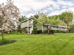 8 Charlotte Dr, Lebanon, NJ 08833