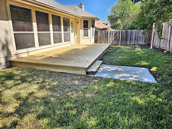 3rd image of 1910 Balsam Way