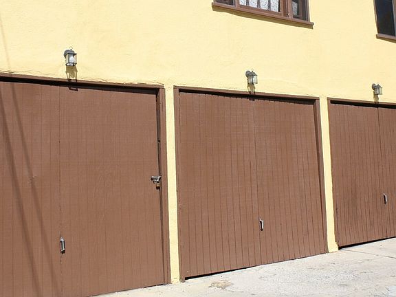 2nd image of 255 Isabel St