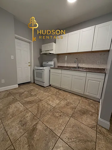 168 Woodlawn Ave #1 Photo 1 168 Woodlawn Ave #1 Photo 1