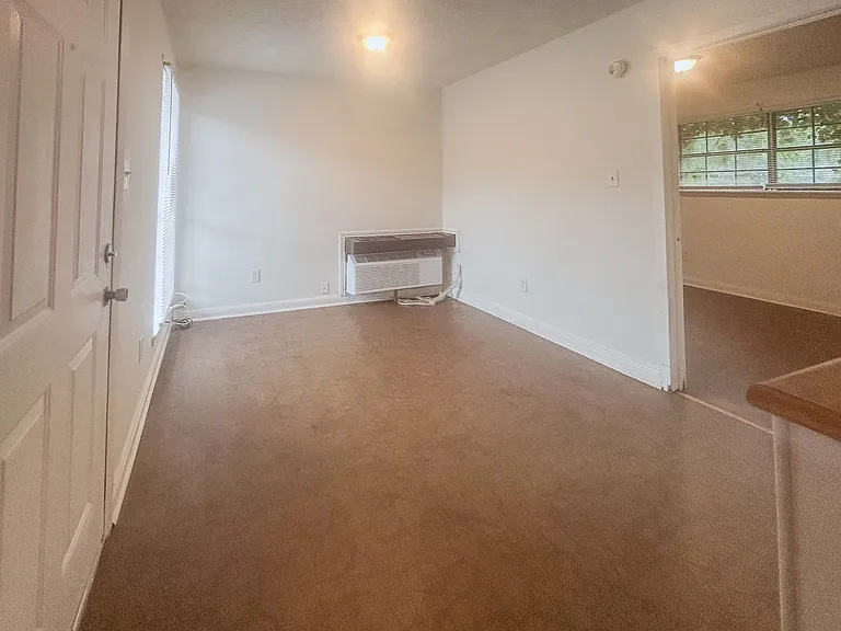 205 Rue Royale #C — Photo 1