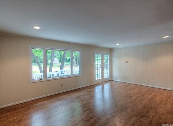5th image of 2491 Sheffield Dr