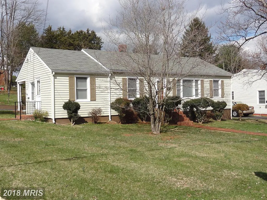 323 Williams Dr photo 1