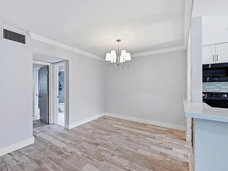 2110 NE 42nd St #2B — Photo 13