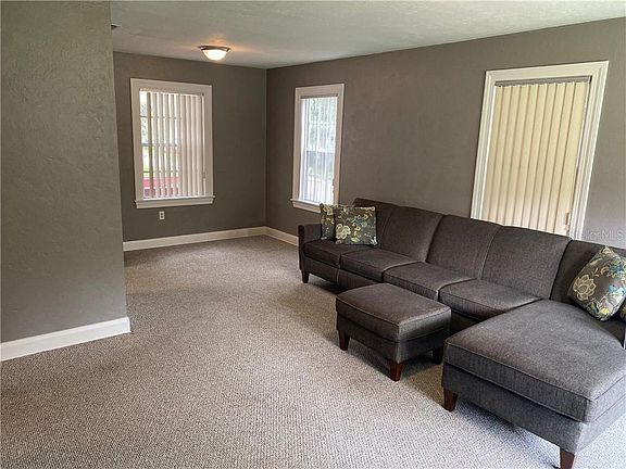 3rd image of 830 NE 12th Ave