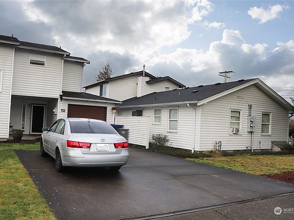 5th image of 514 8th Street NE