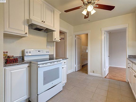 3rd image of 333 W Broadmoor Blvd