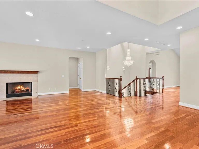 540 W 25th St — Photo 4