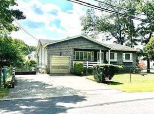 1024 Celia St, West Islip, NY 11795