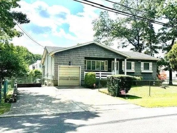 1024 Celia Street, West Islip, NY 11795