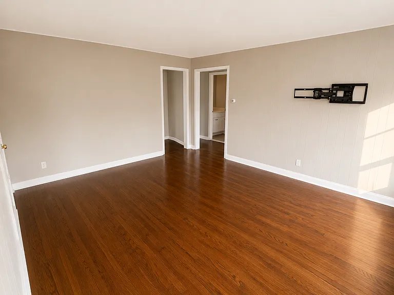 558 Eagle St #1 — Photo 6