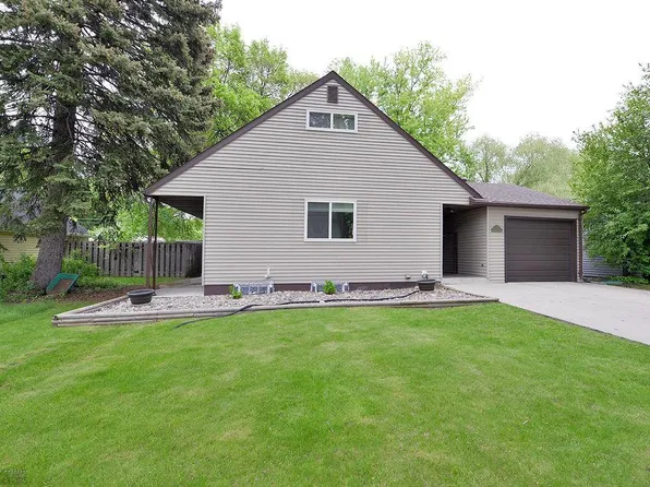 1353 12th St N, Fargo, ND 58102