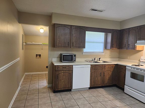 3rd image of 107 Lytle Rd APT A