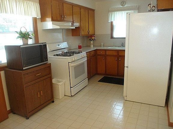 5th image of 731 E 249th St