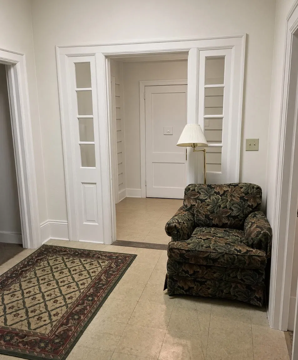 8 bed, 3200 sqft, $8,000 — Photo 4