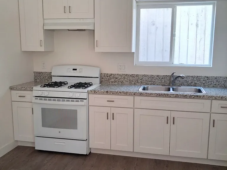 409 N Horne St #1C — Photo 1