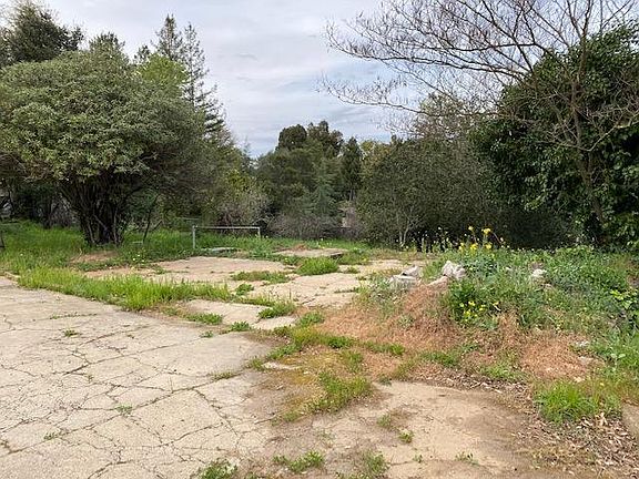 3rd image of 18081 Saratoga Los Gatos Rd