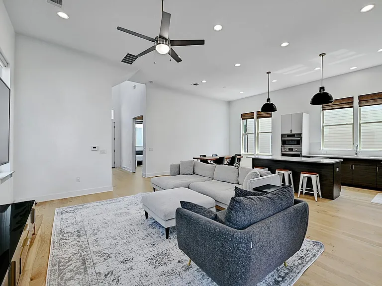 7329 Cordoba Dr — Photo 4