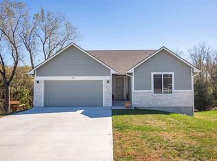 141 Turkey Ridge Dr, Saint George, KS 66535