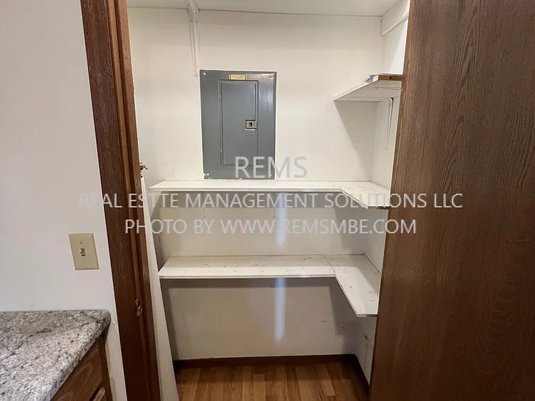 544 E Slifer St — Photo 2