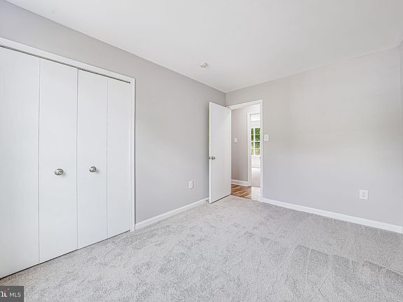 3rd image of 35 Thornberry Ln