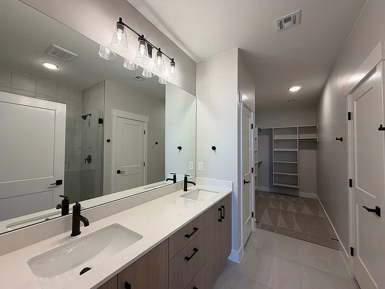 608 E Hemsworth Ln — Photo 32