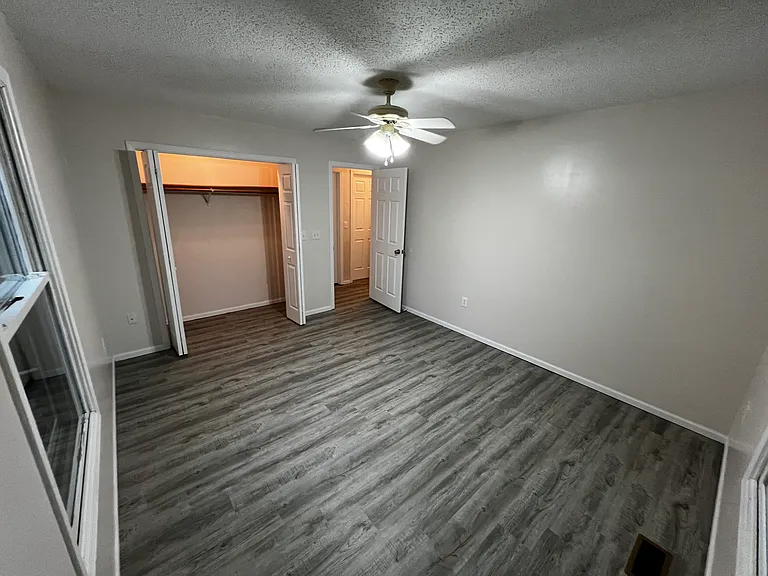 515 Valley View Dr — Photo 13