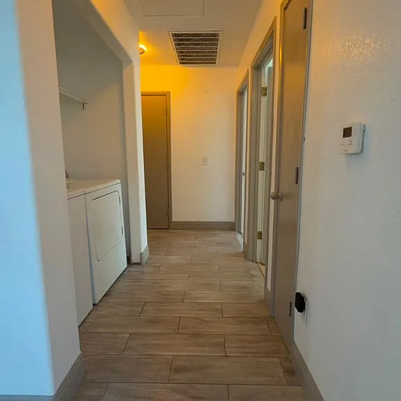 2050 Los Feliz St #102 — Photo 23