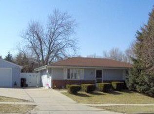 2325 NW 49th St, Lincoln, NE 68524